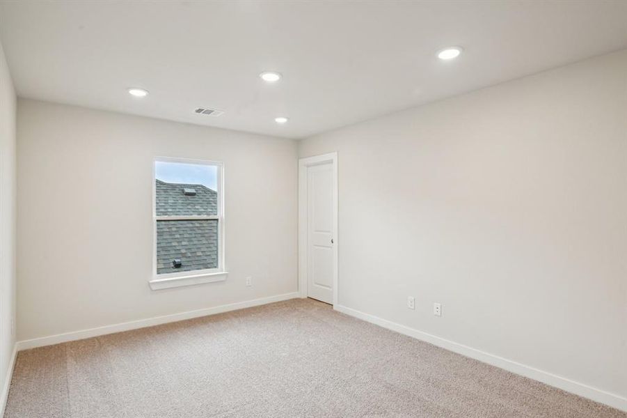Spacious, unfurnished interior of a new home in Summerwood Estates, Red Oak (Image 26). Spacious, unfurnished interior of a new home in Summerwood Estates, Red Oak (Image 26).