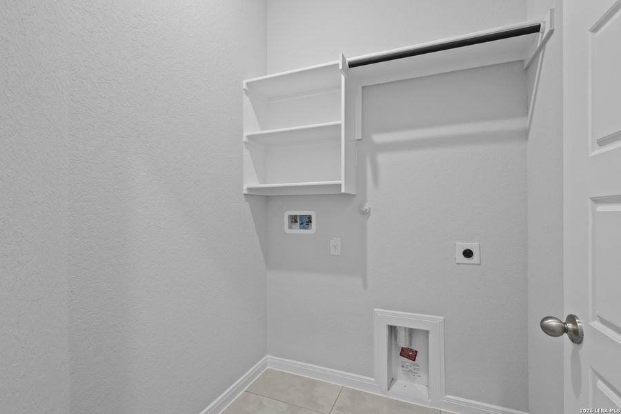 Spacious, unfurnished interior of a new home in Buffalo Crossing, Cibolo (Image 14).