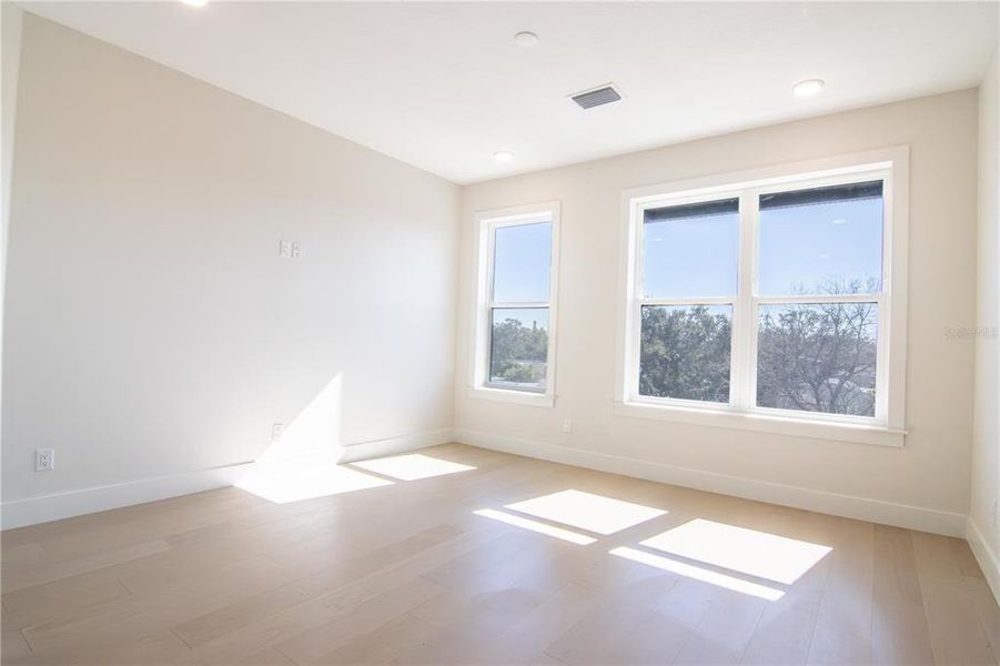 Spacious, unfurnished interior of a new home in , St. Petersburg (Image 30). Spacious, unfurnished interior of a new home in , St. Petersburg (Image 30).