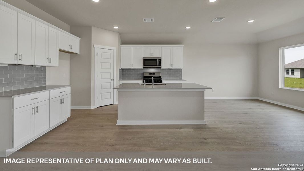 Furnished interior view inside a new home in Sonoma Oaks, Fredericksburg (Image 11).