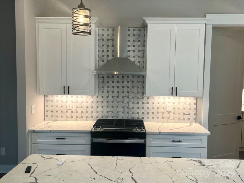 Range / Hood Range / Hood