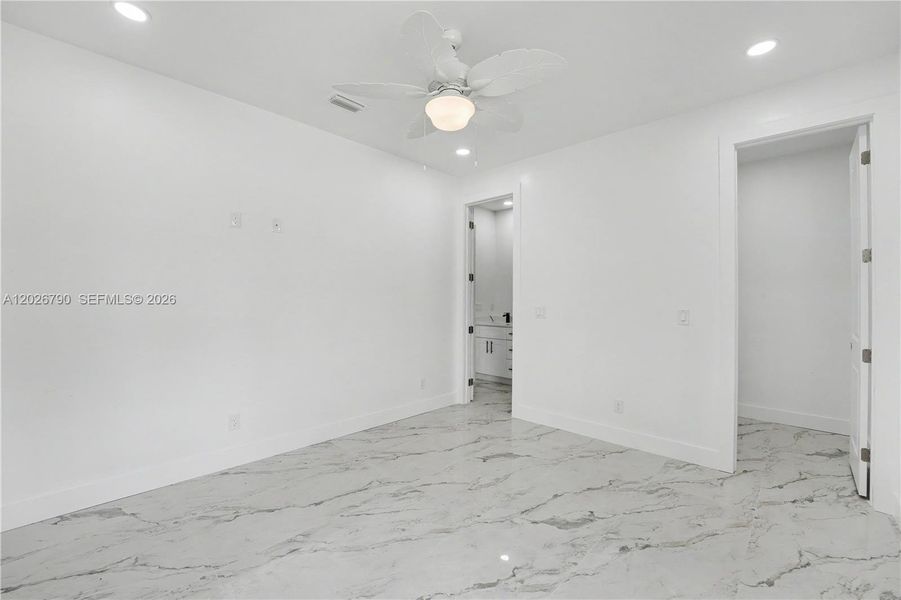 Spacious, unfurnished interior of a new home in , Lehigh Acres (Image 15).