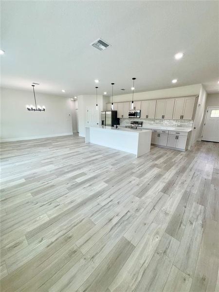 Spacious, unfurnished interior of a new home in , Palm Bay (Image 34).