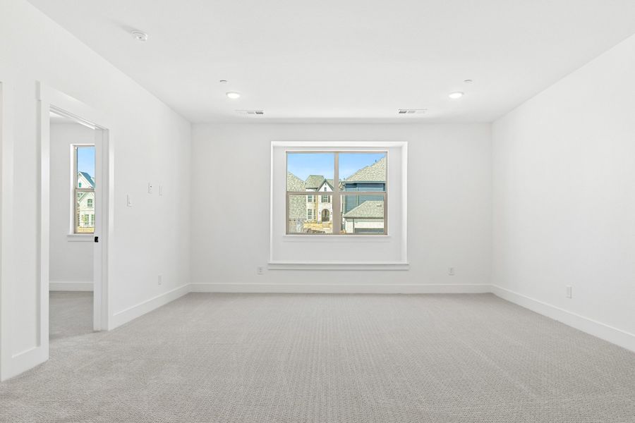 Spacious, unfurnished interior of a new home in Cottonwood Creek, Rowlett (Image 37).