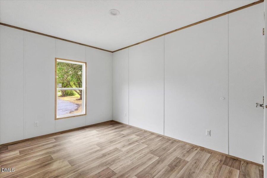 30-5737 Lloyd Rd-30
