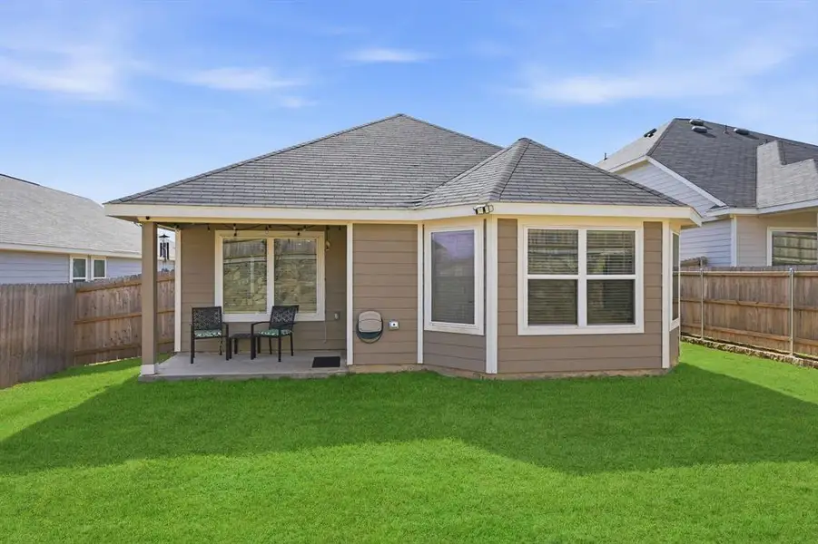 Exterior details and patio area of a home in Retreat at Fossil Creek, Fort Worth (Image 3).