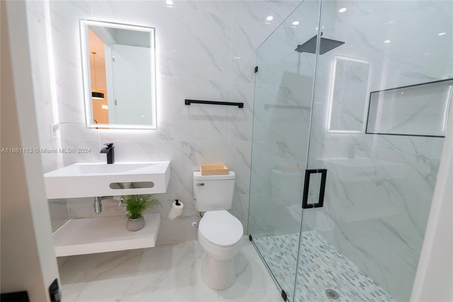 Furnished interior view inside a new home in , Cape Coral (Image 11).