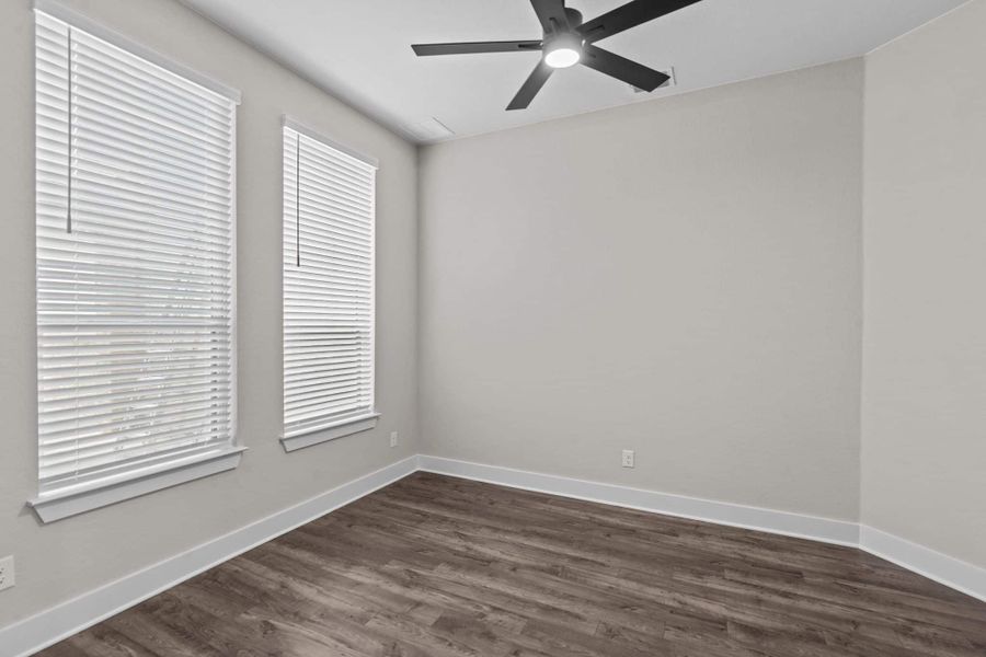 Spacious, unfurnished interior of a new home in Sienna Lakes, San Antonio (Image 34).