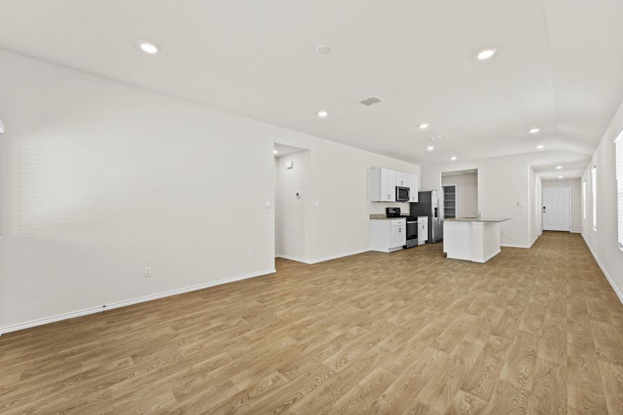 Spacious, unfurnished interior of a new home in Bollinger, Maxwell (Image 16).