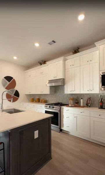 **Photos are a representation of the floor plan. This is not the actual homesite.**