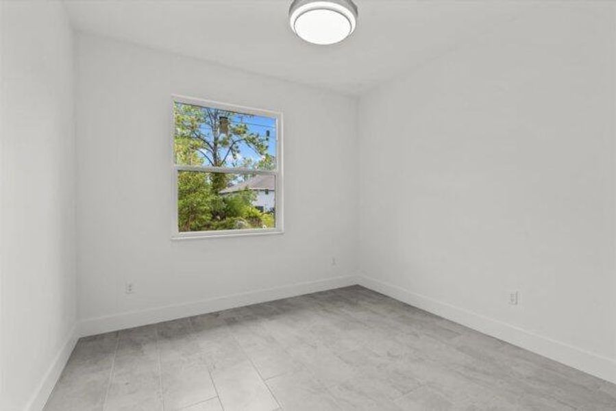Spacious, unfurnished interior of a new home in , Vero Beach (Image 18).