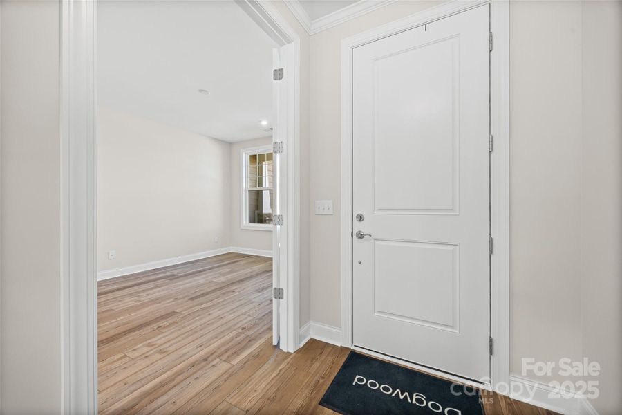 Spacious, unfurnished interior of a new home in Handsmill on Lake Wylie, York (Image 20).