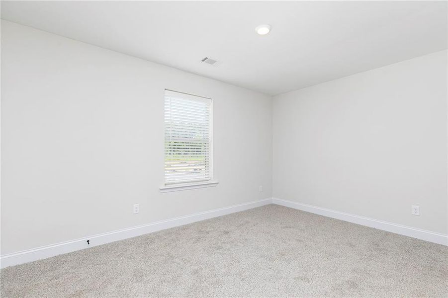 Spacious, unfurnished interior of a new home in Mount Tabor Pointe, Dallas (Image 5).