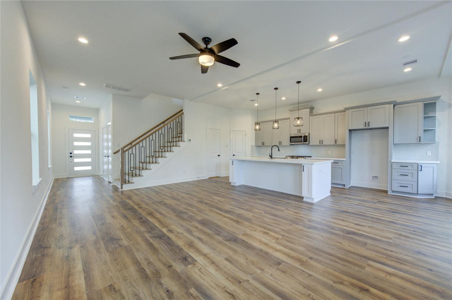Spacious, unfurnished interior of a new home in , Houston (Image 18).