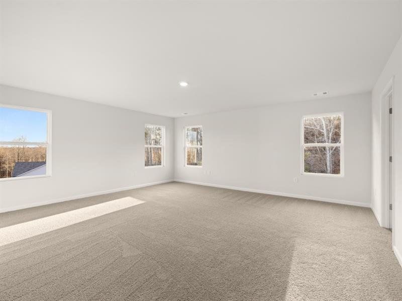 Spacious, unfurnished interior of a new home in Falcon Landing, Gainesville (Image 20).