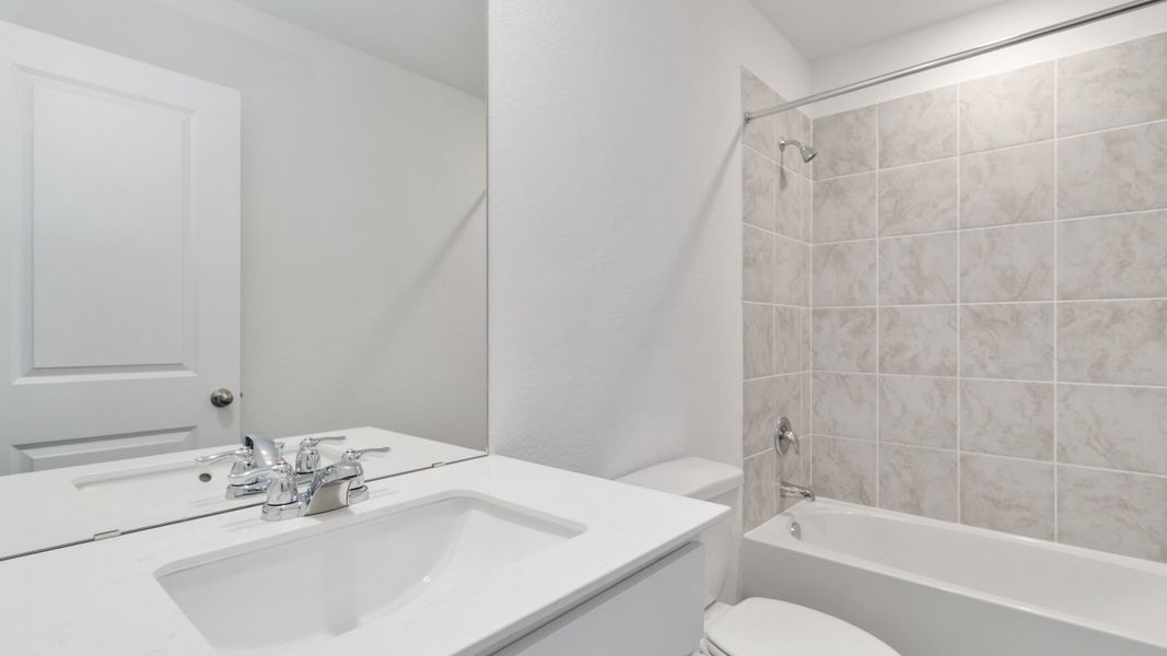 Representative furnished interior of a home built from the T30B Barton by D.R. Horton in Riverfield, Josephine (Image 10).