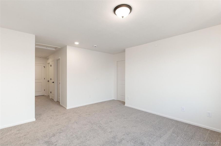 Spacious, unfurnished interior of a new home in Legato, Commerce City (Image 18).