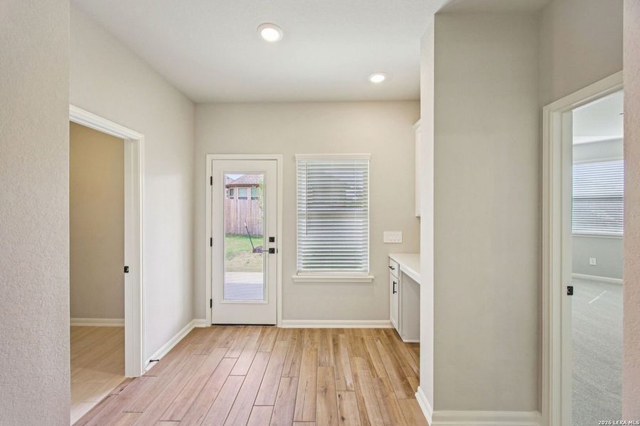 Spacious, unfurnished interior of a new home in Arcadia Ridge - Premier Series, San Antonio (Image 19).
