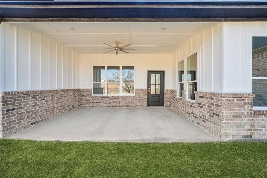 Exterior details and patio area of a home in , Azle (Image 28).