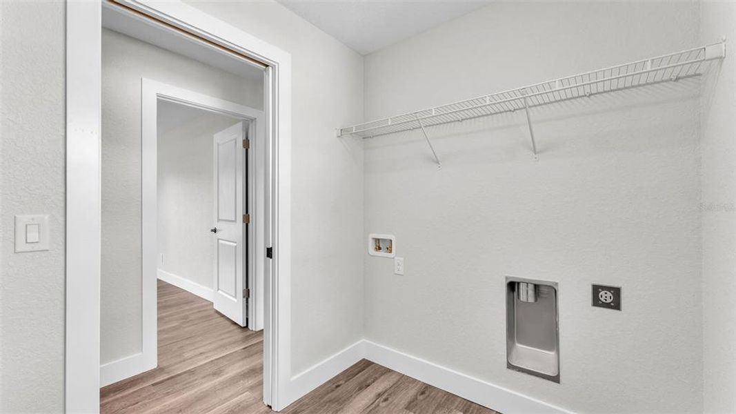 Spacious, unfurnished interior of a new home in , Sebring (Image 34).