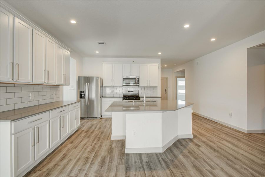 Furnished interior view inside a new home in , Rosharon (Image 10).