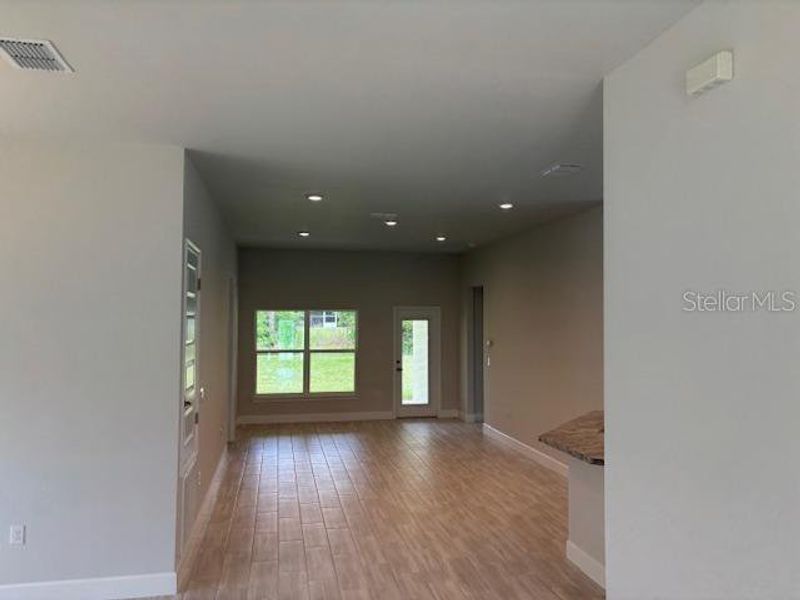 Spacious, unfurnished interior of a new home in Juliette Falls, Dunnellon (Image 7).