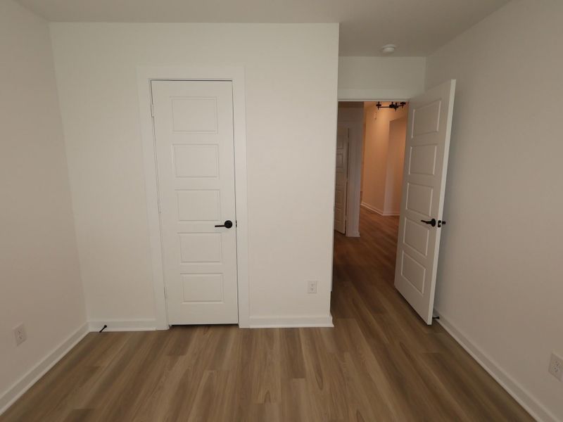 Spacious, unfurnished interior of a new home in Miller's Pond, Rosenberg (Image 33).