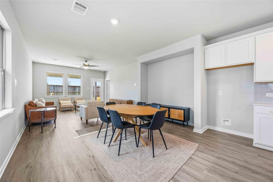Furnished interior view inside a new home in La Segarra 40', Brookshire (Image 16).