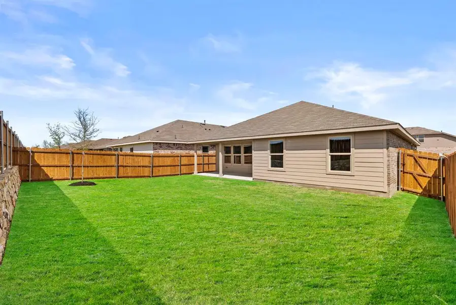 Exterior details and patio area of a home in Sunnycreek, Crowley (Image 4).