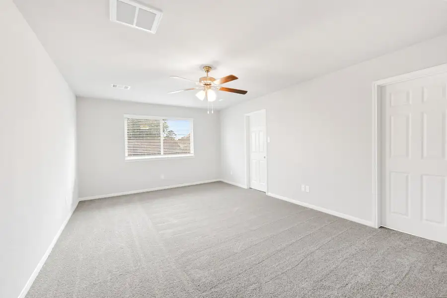 Representative unfurnished interior of a home built from the Floor Plan 1597 by Colina Homes in Rollingbrook Estates, Baytown (Image 22).