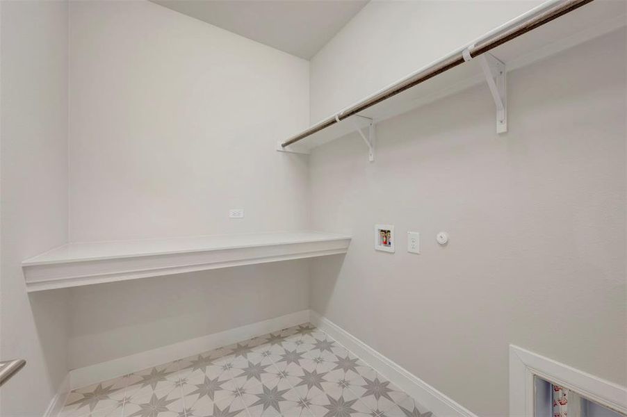 Spacious, unfurnished interior of a new home in Myrtle Creek, Waxahachie (Image 34). Spacious, unfurnished interior of a new home in Myrtle Creek, Waxahachie (Image 34).