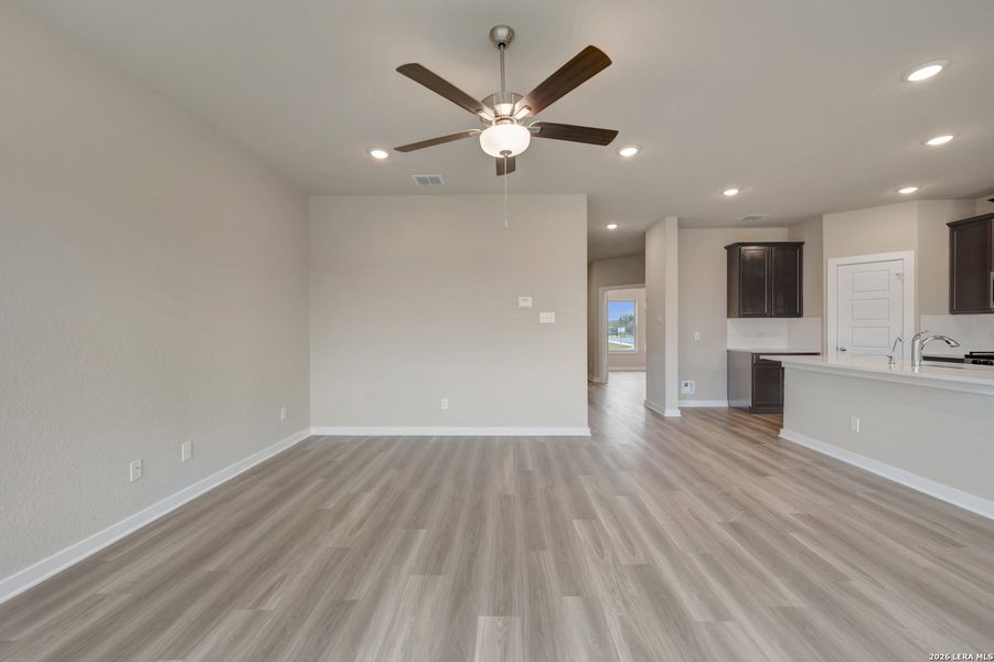 Spacious, unfurnished interior of a new home in Winding Brook, San Antonio (Image 35).