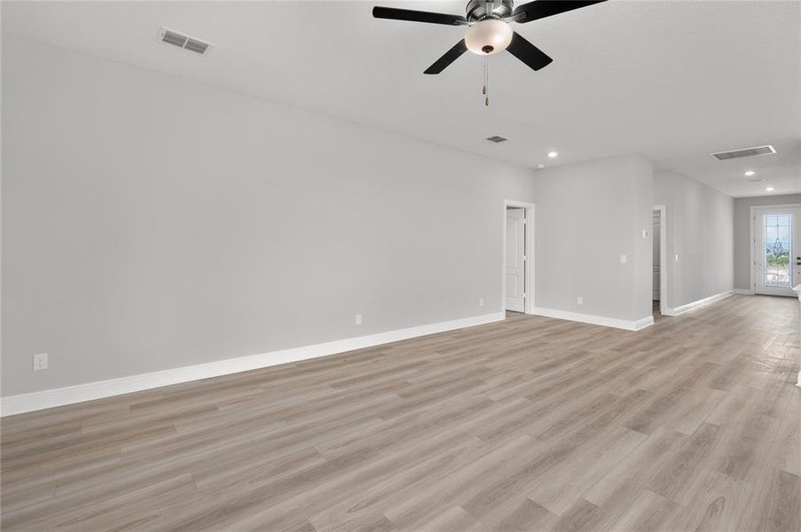 Spacious, unfurnished interior of a new home in Gum Lake Preserve, Lake Alfred (Image 17).