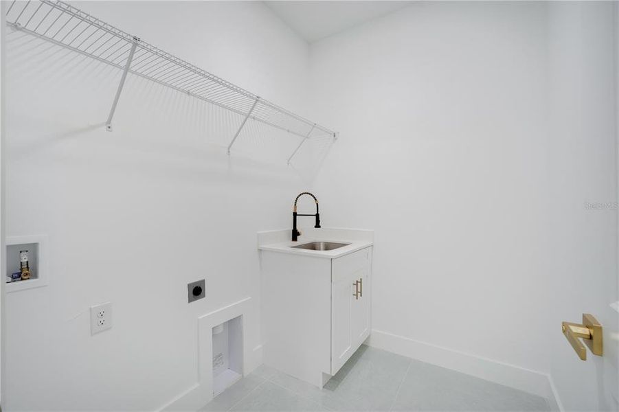 Spacious, unfurnished interior of a new home in , Port Charlotte (Image 25).
