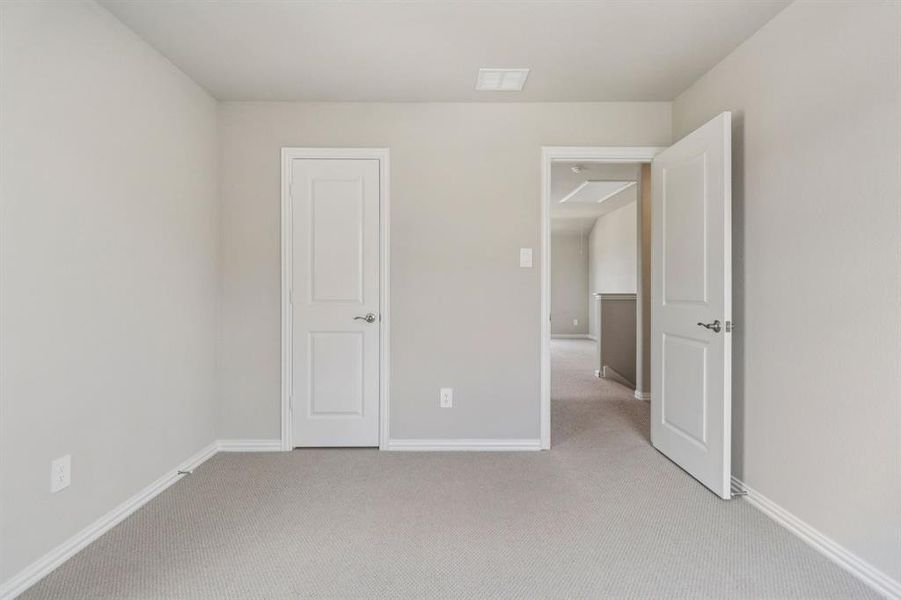 Spacious, unfurnished interior of a new home in Westmoor, Sherman (Image 11).
