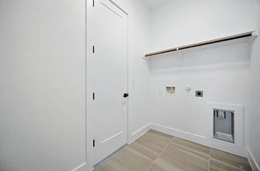 Spacious, unfurnished interior of a new home in Foxfield, Austin (Image 17).