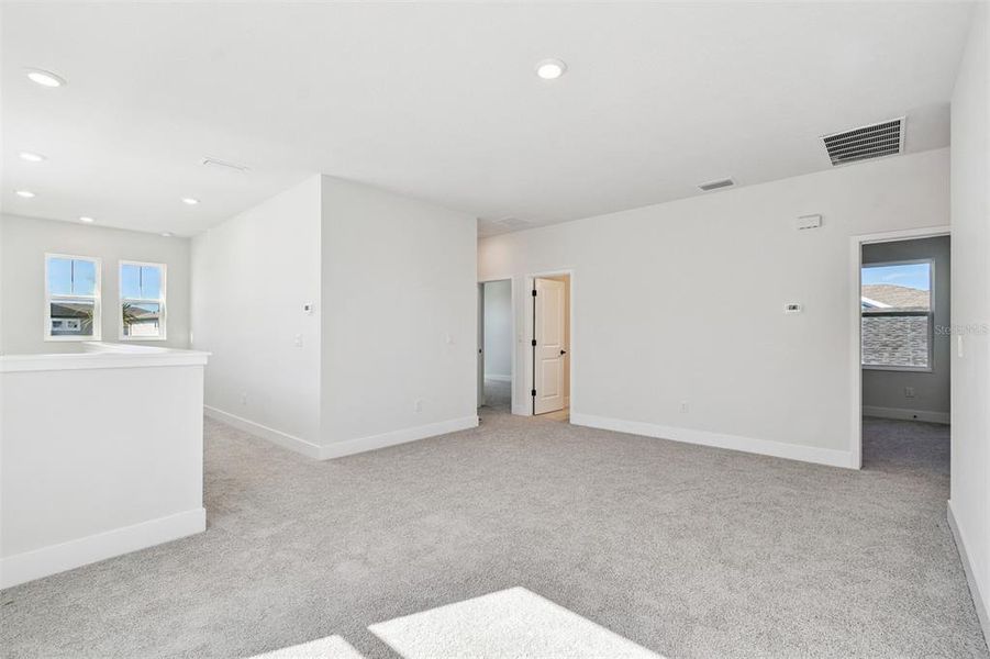 Spacious, unfurnished interior of a new home in Chapel Crossings - Garden Series, Wesley Chapel (Image 38).