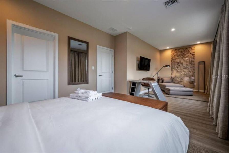 Furnished interior view inside a new home in , Kissimmee (Image 9).