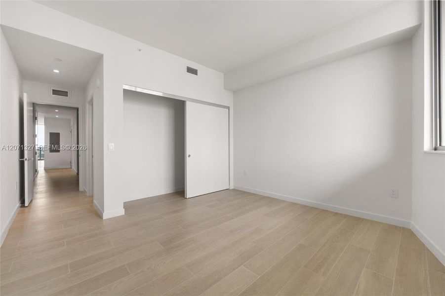 Spacious, unfurnished interior of a new home in , Miami (Image 15).