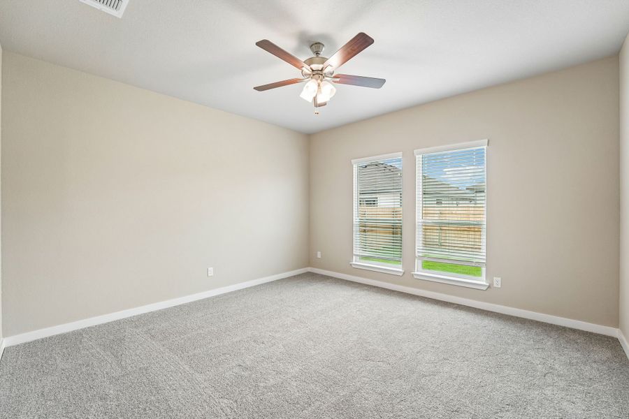 Spacious, unfurnished interior of a new home in Grove East, Temple (Image 9).
