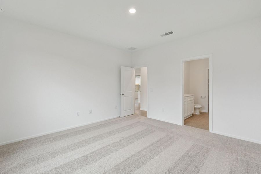 Spacious, unfurnished interior of a new home in Mavera, Conroe (Image 16).