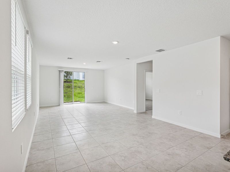 Spacious, unfurnished interior of a new home in Hamilton Bluff - Classic Series, Lake Hamilton (Image 8).