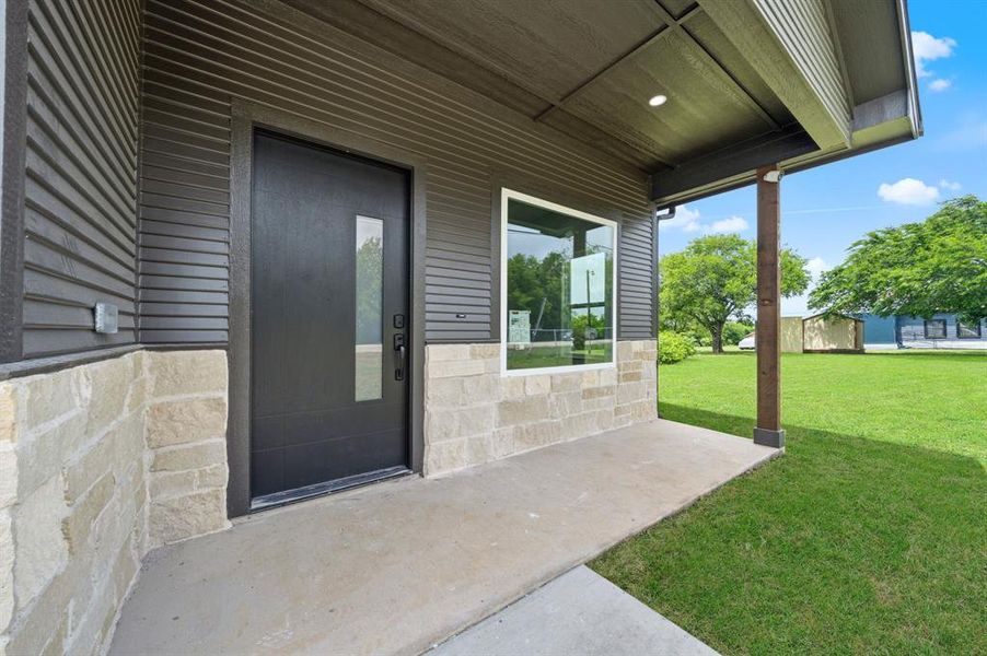 Exterior details and patio area of a home in , Hillsboro (Image 4).