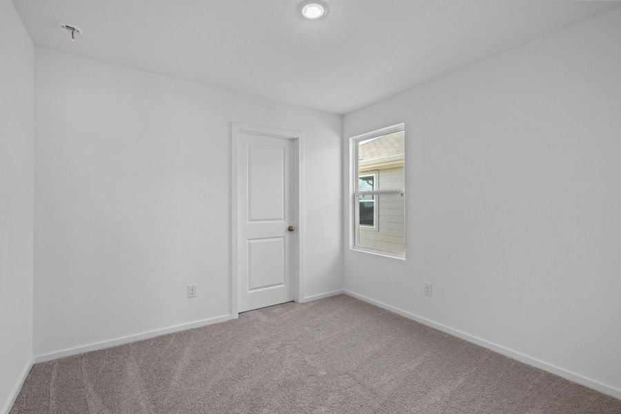 Spacious, unfurnished interior of a new home in Stokesbury, Waller (Image 13).