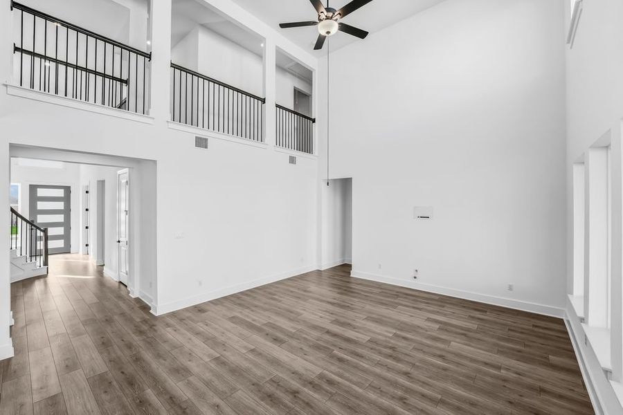 Spacious, unfurnished interior of a new home in Santa Rita Ranch, Liberty Hill (Image 9).