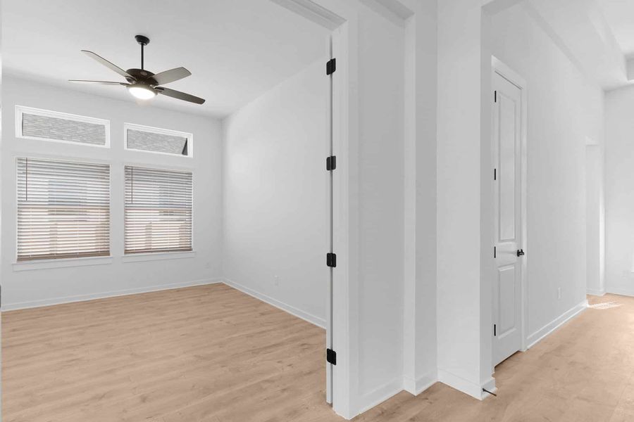 Spacious, unfurnished interior of a new home in Highland Village, Georgetown (Image 11).