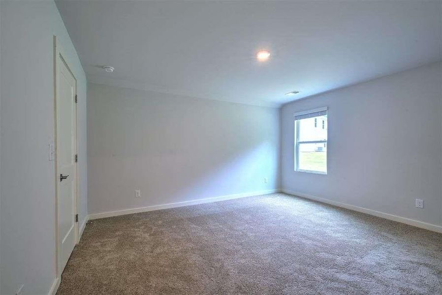 Spacious, unfurnished interior of a new home in The Woodlands Preserve, Jackson (Image 27).