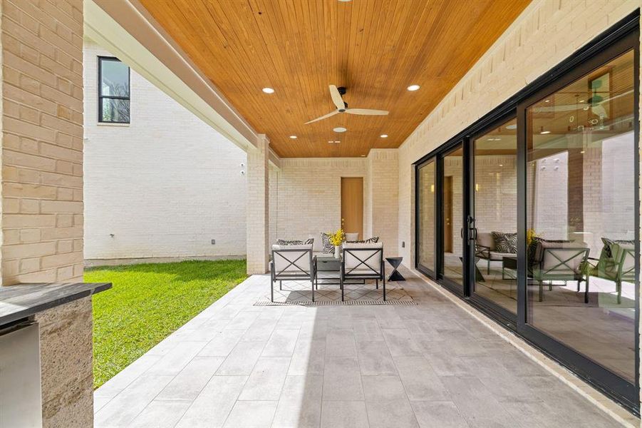 Exterior details and patio area of a home in , Dallas (Image 4).