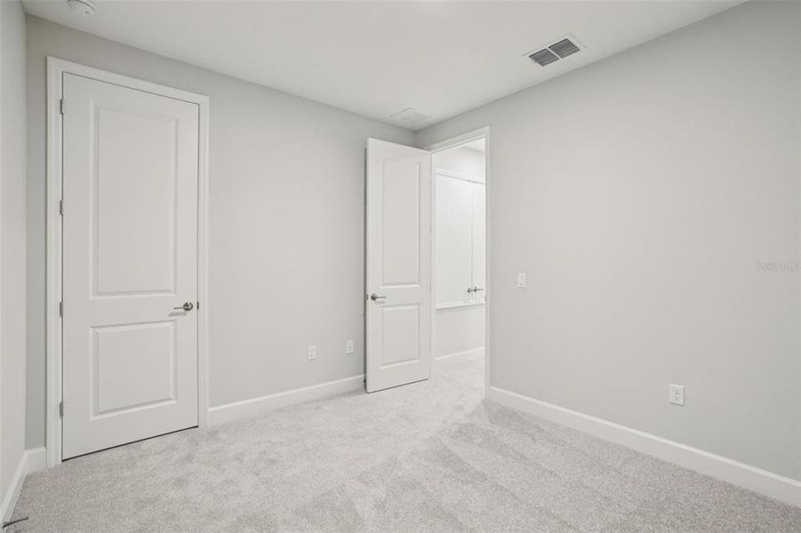 Spacious, unfurnished interior of a new home in Hawk's Overlook, Oviedo (Image 34).