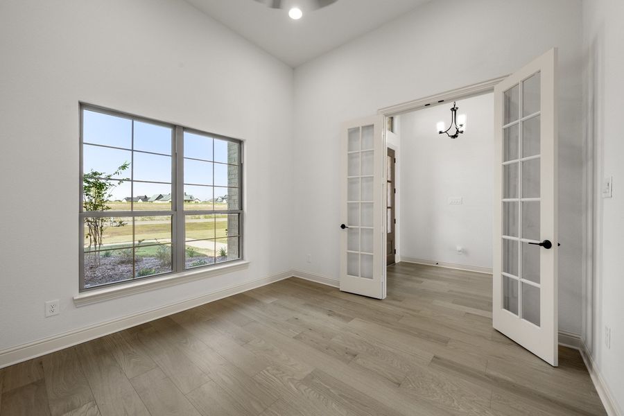 Spacious, unfurnished interior of a new home in Levante - 1 Acre Lots, Waxahachie (Image 23).